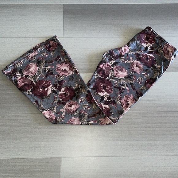 Floral Flare Pants - Picture 4 of 6